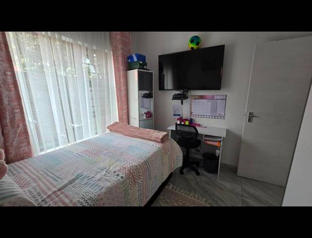3 BEDROOM TOWNHOUSE FOR SALE IN RAVENSWOOD